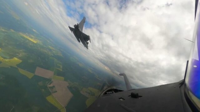Rafales-franceses-abateram-um-drone-na-Letonia.jpg