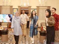 Ralin Shah leva a família em uma viagem para Banyuwangi