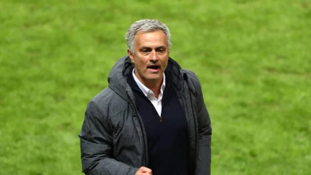 Real-Madrid-Jose-Mourinho-foi-oficialmente-nomeado-treinador-ate-junho.webp