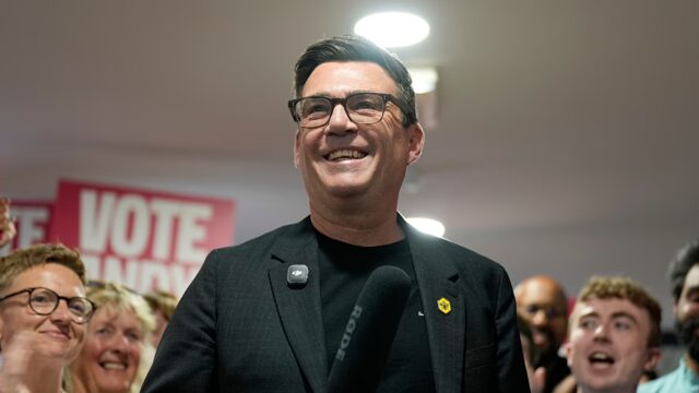 Reino-Unido-Eleitores-votaram-em-eleicoes-cruciais-para-o-proximo.jpg