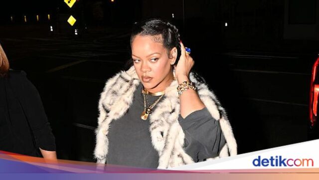Rihanna-exibe-pulseira-de-diamantes-presenteada-pela-familia-Ambani-no.jpeg