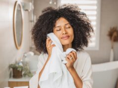 Suas toalhas de banho mofadas podem estar causando problemas de pele? Perguntamos a um especialista