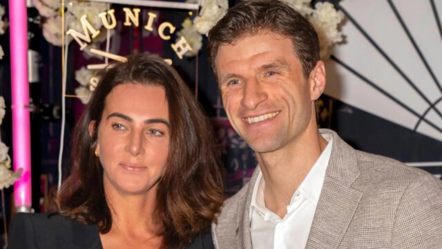 Thomas-Muller-Kicker-se-mostra-pela-primeira-vez-apos-o.jpg