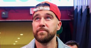 Travis Kelce sai à noite com os meninos antes do casamento de Taylor Swift