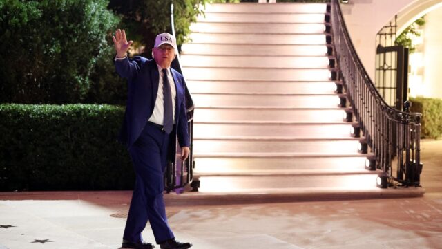 Trump-anuncia-acordo-para-acabar-com-a-guerra-no-Ira.com2Fd92F6c2F7491f67a49bb851bac94cf797a4f2Fgettyim.jpeg
