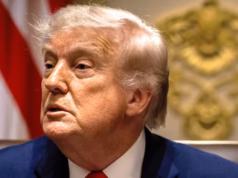 Trump assina ordem executiva de IA para aumentar a vigilância governamental