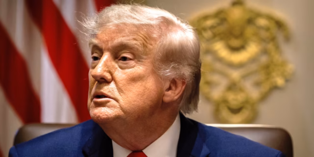 Trump-assina-ordem-executiva-de-IA-para-aumentar-a-vigilancia.avif