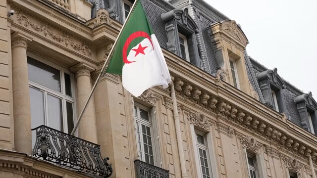 Uma-nova-visita-ministerial-para-reiniciar-a-cooperacao-entre-Paris.jpg