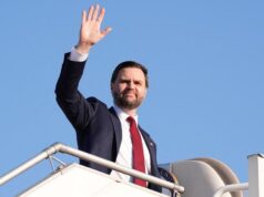 Vance chega à Suíça pronto para negociar com o Irã.