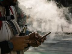 Vaping em vez de parar de fumar não é isento de riscos