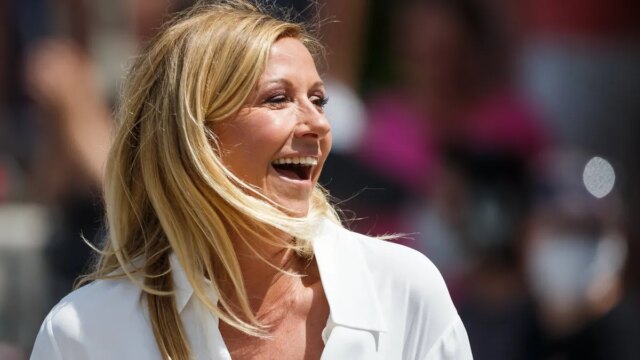 ZDF-TV-Garden-Andrea-Kiewel-pulou-na-piscina-–-o.jpg