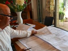 ler. O prefeito de Saint-Martin-de-Goyne, designer de interiores nas horas vagas, revive uma mansão do século XVIII