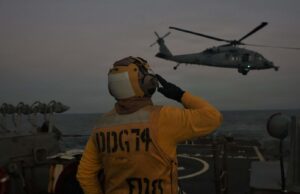 ‘Uma resposta muito poderosa’: EUA bombardeiam o Irã após ataque a helicóptero americano