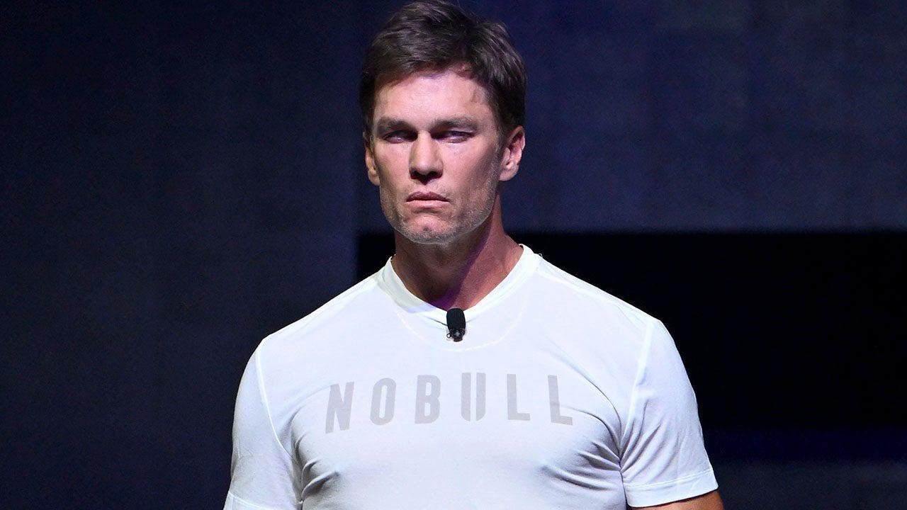 Jake Paul advierte a Tom Brady después de la bofetada de Logan Paul en el Fanatics Fest