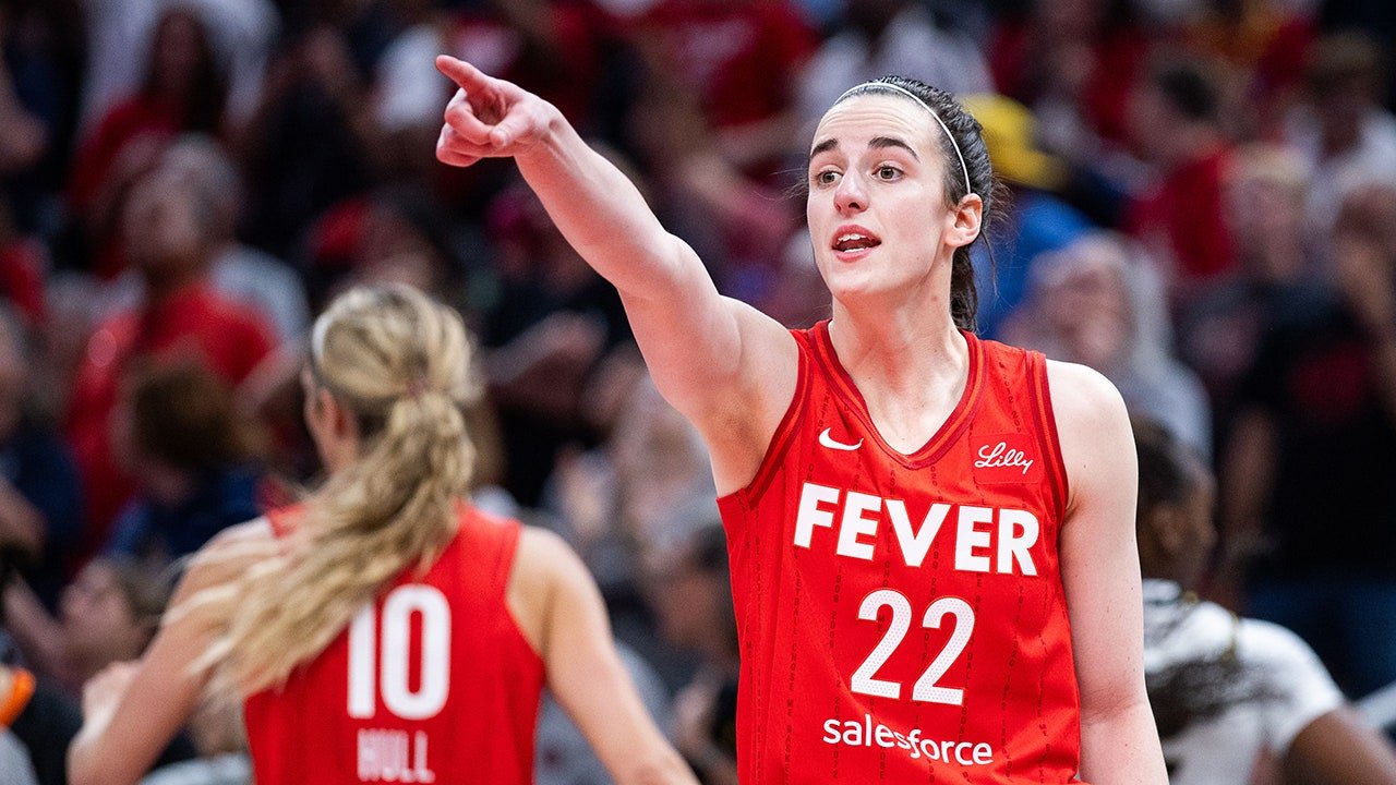 Caitlin Clark ‘animando mucho’ a Argentina sobre España en la final del Mundial: ‘Quiero a Messi’